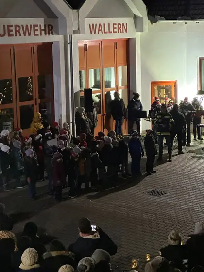 Christbaumschmücken mit der Volksschule 2